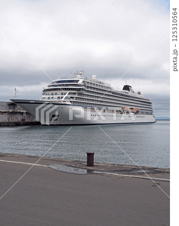小樽初寄港のクルーズ客船バイキング・ビーナス 125310564