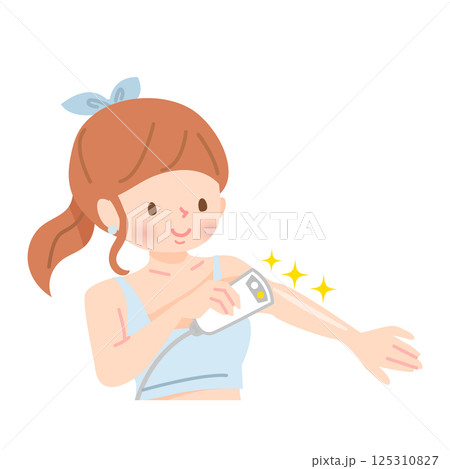 自分で腕の脱毛をする若い女性 125310827