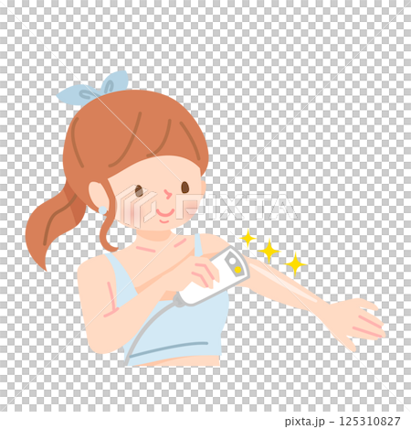 自分で腕の脱毛をする若い女性 125310827