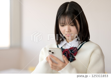 スマホと女子学生 スマホと女子学生 125311853