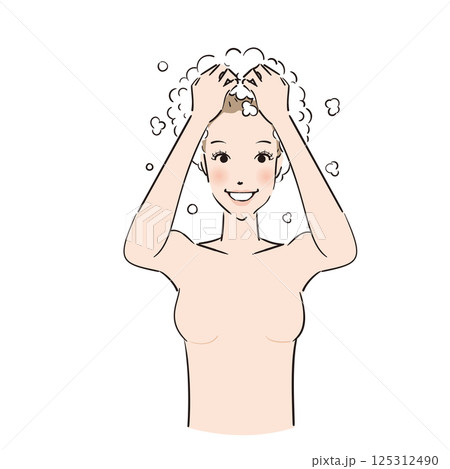 シャンプーを泡だてしっかり洗髪する女性 125312490