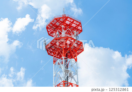 大型通信アンテナ（通信イメージ） 125312861