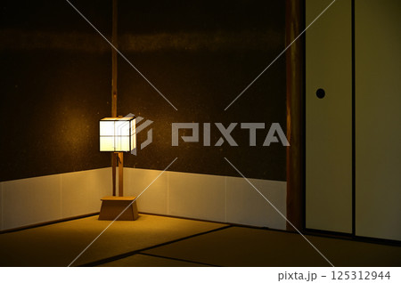 有楽苑（愛知県犬山市）にある「元庵」で灯される「行燈」 125312944