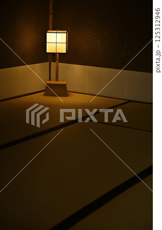 有楽苑（愛知県犬山市）にある「元庵」で灯される「行燈」 125312946