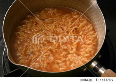 インスタントラーメン インスタントラーメン 125313205
