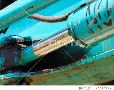 油圧ショベルのシリンダー 125313595