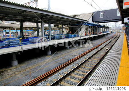 旧1番線ホームが高架化に向け姿を変える… 仮設下り線『春日部駅』新3・4番線 125313908