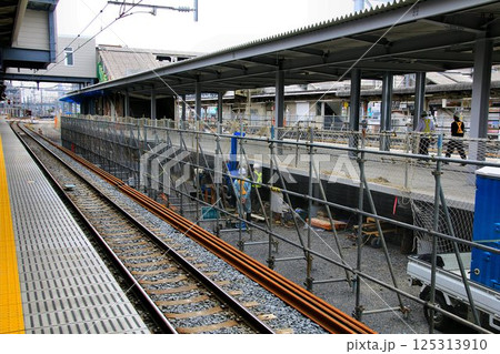旧1番線ホームが高架化に向け姿を変える… 仮設下り線『春日部駅』新3・4番線 125313910