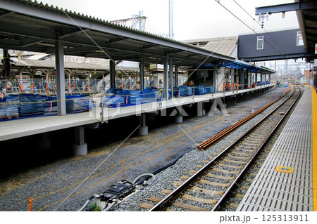 旧1番線ホームが高架化に向け姿を変える… 仮設下り線『春日部駅』新3・4番線 旧1番線ホームが高架化に向け姿を変える… 仮設下り線『春日部駅』新3・4番線 125313911