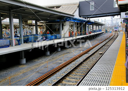 旧1番線ホームが高架化に向け姿を変える… 仮設下り線『春日部駅』新3・4番線 旧1番線ホームが高架化に向け姿を変える… 仮設下り線『春日部駅』新3・4番線 125313912