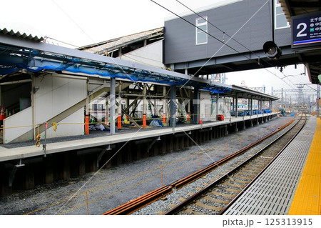 旧1番線ホームが高架化に向け姿を変える… 仮設下り線『春日部駅』新3・4番線 125313915
