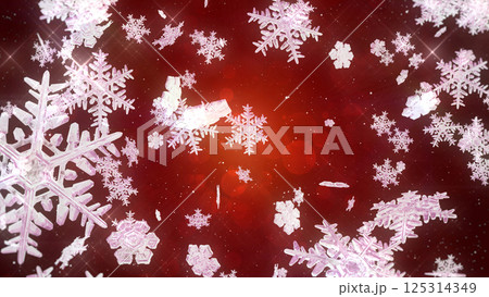 周囲に散らばる雪の結晶 - レッド背景 125314349