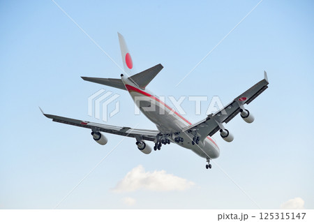 航空自衛隊　政府専用機　新千歳空港　B747-400　20-1101　B20-1102 125315147