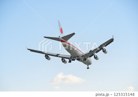 航空自衛隊　政府専用機　新千歳空港　B747-400　20-1101　B20-1102 125315148