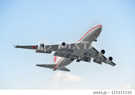 航空自衛隊　政府専用機　新千歳空港　B747-400　20-1101　B20-1102 125315150