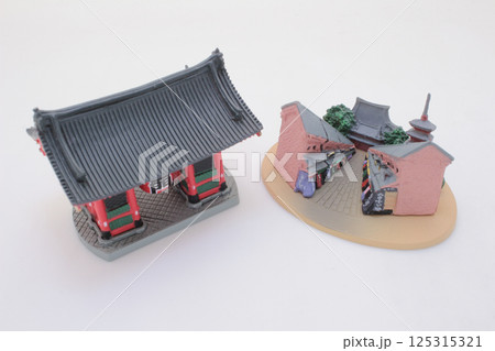 Japanese Souvenir Miniatures Depicting Gate and Market Scene Japanese Souvenir Miniatures Depicting Gate and Market Scene 125315321