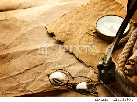 Compass with vintage map 125315676