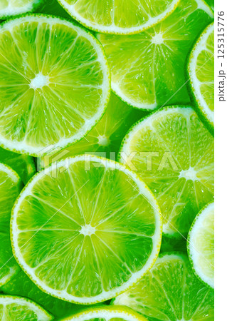 Fresh juicy lime slices Fresh juicy lime slices 125315776