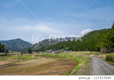 滋賀県湖北地方農村風景　長浜市 125317084