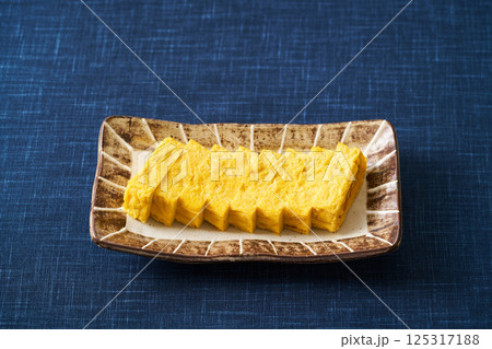 切り分けた玉子焼き 切り分けた玉子焼き 125317188