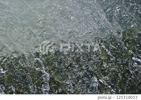 流れ落ちる清流の造形（島根県邑智郡邑南町） 125318033