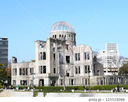 広島県広島市にあり原子爆弾の悲惨さを伝える被爆建造物で、広島平和記念碑とも呼ばれる原爆ドーム 125318066