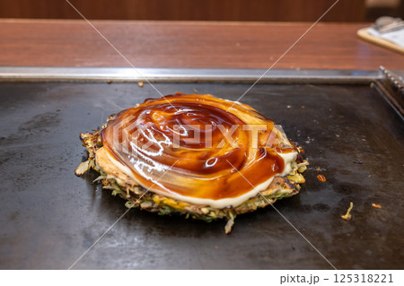 大阪のソウルフード　お好み焼き 125318221