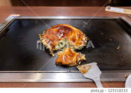 大阪のソウルフード　お好み焼き 125318233