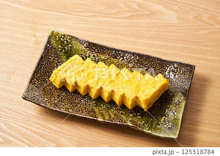 切り分けた玉子焼き 125318784