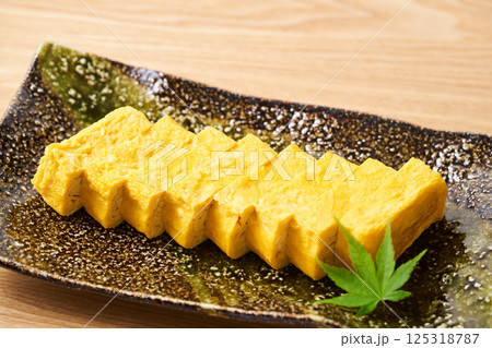切り分けた玉子焼き 切り分けた玉子焼き 125318787