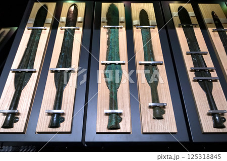 島根県立古代出雲歴史博物館　銅剣 125318845