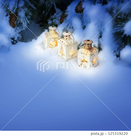 Lanterns in the snow under the Christmas tree Lanterns in the snow under the Christmas tree 125319220