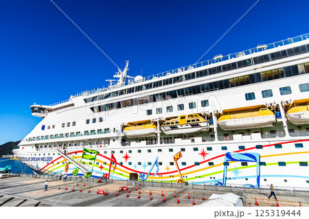 長崎港客船入港（Blue Dream Melody）松ヶ枝埠頭【長崎市】 125319444