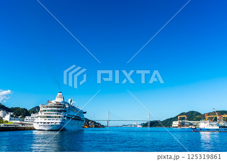 長崎港客船入港（Blue Dream Melody）水辺の森公園から【長崎市】 125319861