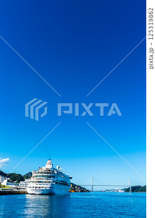 長崎港客船入港（Blue Dream Melody）水辺の森公園から【長崎市】 125319862