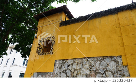 ベトナム ハノイ ホアロー収容所 125320437