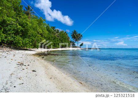 White sand beach of Motu Pitiahe with turquoise lagoon, Maupiti, French Polynesia White sand beach of Motu Pitiahe with turquoise lagoon, Maupiti, French Polynesia 125321518