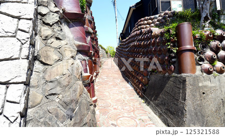 やきもの散歩道(常滑市)土管坂 やきもの散歩道(常滑市)土管坂 125321588