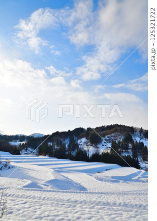栃尾来伝の棚田　冬景色 125321722