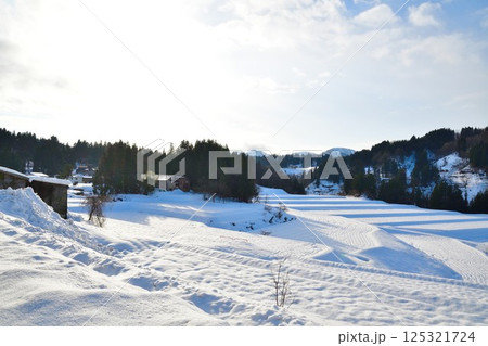 栃尾来伝の棚田　冬景色 125321724