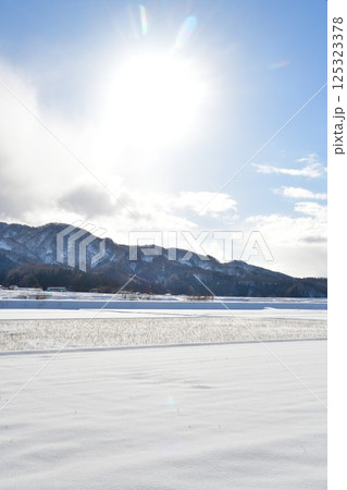 小千谷の雪原(新潟県) 小千谷の雪原(新潟県) 125323378