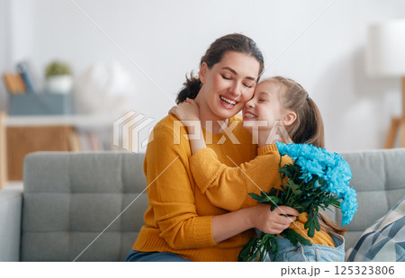 daughter and mom with flowers 125323806