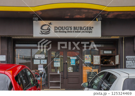 沖縄県宮古島にあるアメリカンスタイルのDoug's Burger(ダグズ・バーガー) 125324469