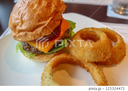 沖縄県宮古島にあるアメリカンスタイルのDoug's Burger(ダグズバーガー) 125324471