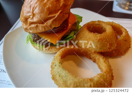 沖縄県宮古島にあるアメリカンスタイルのDoug's Burger(ダグズバーガー) 沖縄県宮古島にあるアメリカンスタイルのDoug's Burger(ダグズバーガー) 125324472
