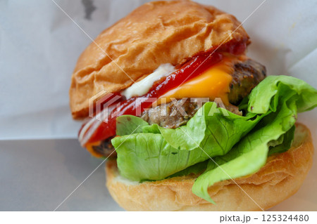 沖縄県宮古島にあるアメリカンスタイルのDoug's Burger(ダグズバーガー) 125324480