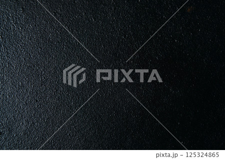 黒く表面処理された金属の黒板 125324865