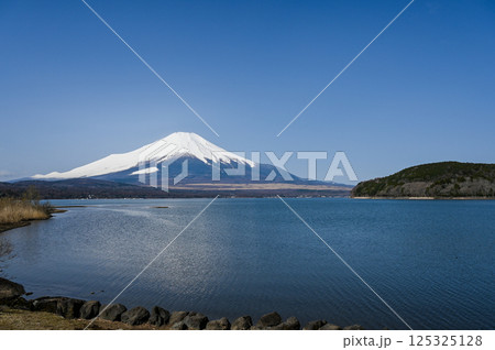 山梨県山中湖と富士山 山梨県山中湖と富士山 125325128
