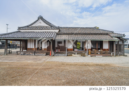 湖西市の国指定特別史跡の新居関所の風景(静岡県) 125325570
