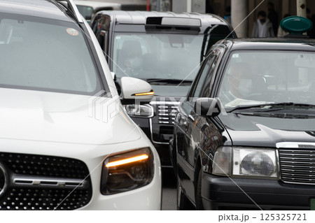 タクシー　ターミナル降車場 イメージ　 125325721